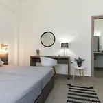 Rose Central Master Bedroom Apartment