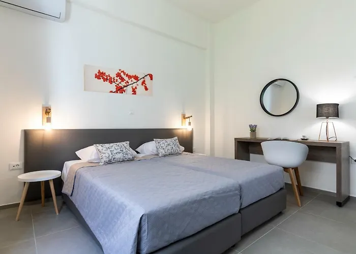Rose Central Master Bedroom Apartment